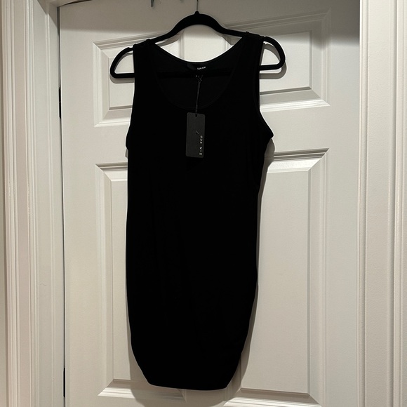Sun Kim Dresses & Skirts - Chic Black Sleeveless Mini Dress